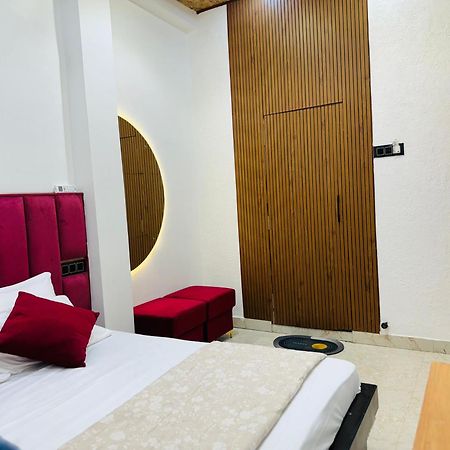 Aura Homestay Varanasi Bagian luar foto