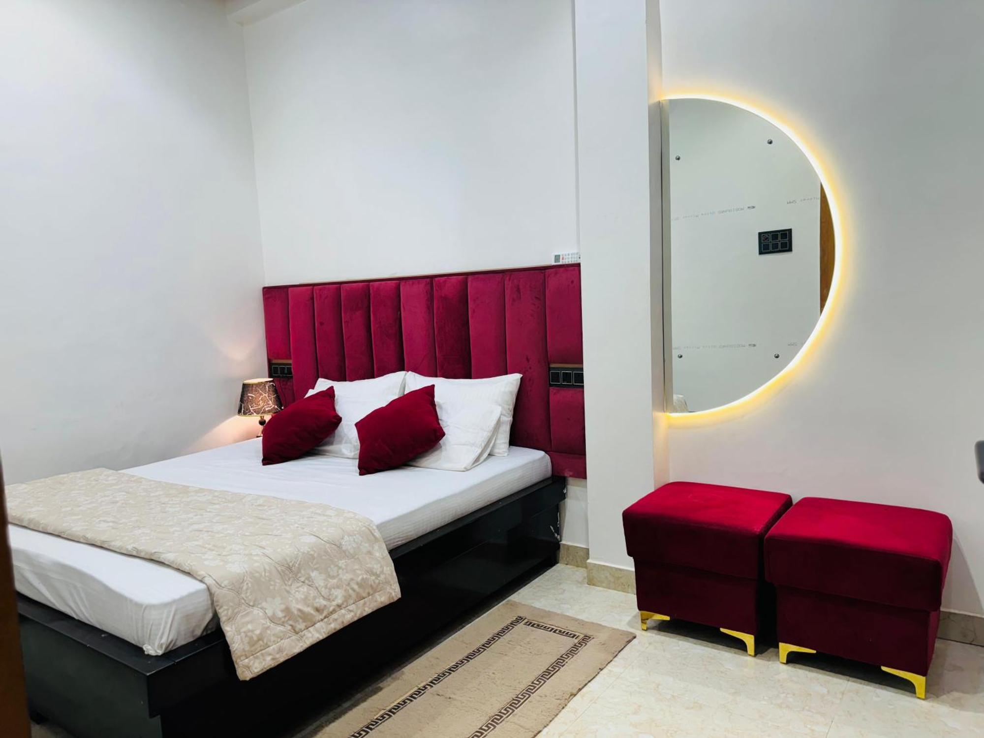 Aura Homestay Varanasi Bagian luar foto